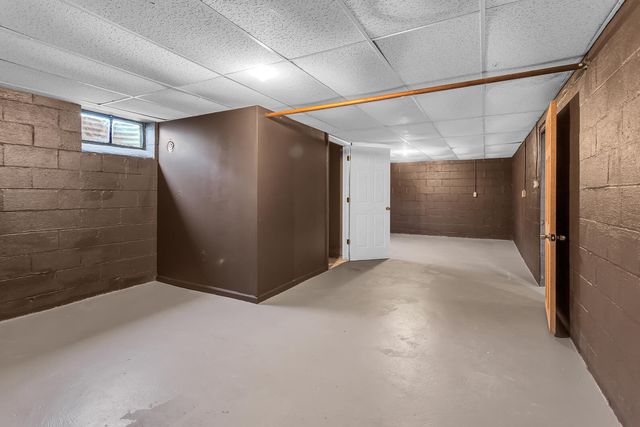 1302 Elmwood Avenue, Jackson City, MI 49203