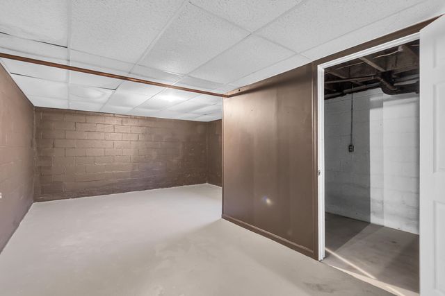 1302 Elmwood Avenue, Jackson City, MI 49203