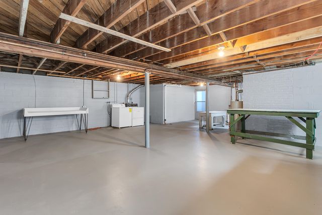 1302 Elmwood Avenue, Jackson City, MI 49203