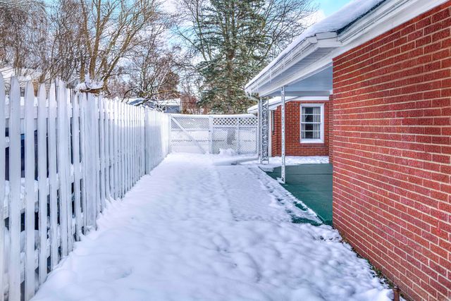 1302 Elmwood Avenue, Jackson City, MI 49203