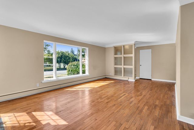 1302 Elmwood Avenue, Jackson City, MI 49203