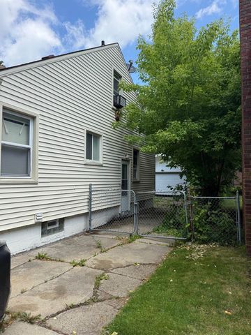 20237 Washtenaw Street, Harper Woods, MI 48225