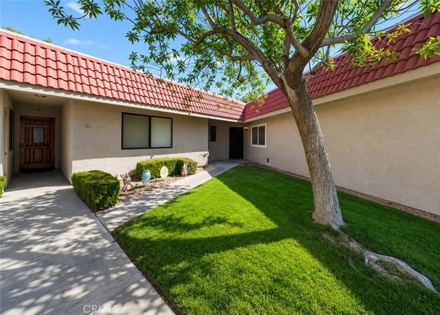 27535 Lakeview Drive 40, Helendale, CA 92342