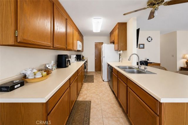 27535 Lakeview Drive 40, Helendale, CA 92342