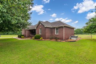 4 Clayton Acres Cir, Fayetteville, TN 37334