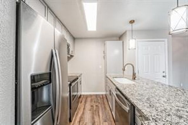2822 S Bartell Drive 32, Houston, TX 77054