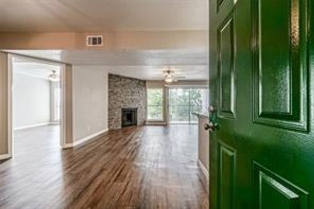 2822 S Bartell Drive 32, Houston, TX 77054