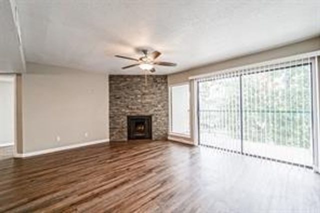 2822 S Bartell Drive 32, Houston, TX 77054