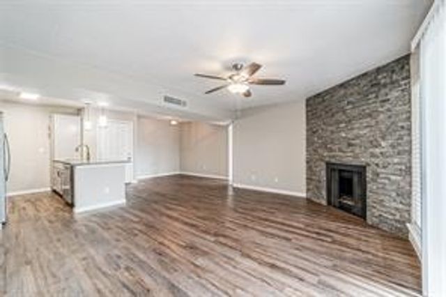 2822 S Bartell Drive 32, Houston, TX 77054