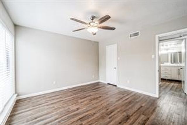 2822 S Bartell Drive 32, Houston, TX 77054