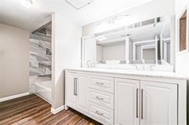 2822 S Bartell Drive 32, Houston, TX 77054