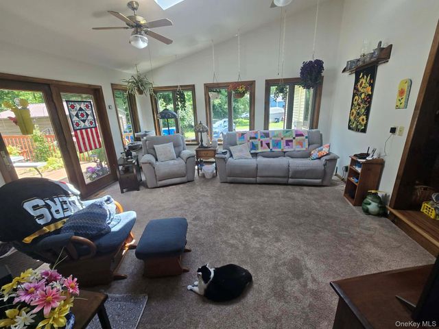 17 Green Lane, Slate Hill, NY 10973