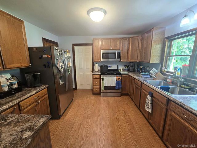 17 Green Lane, Slate Hill, NY 10973
