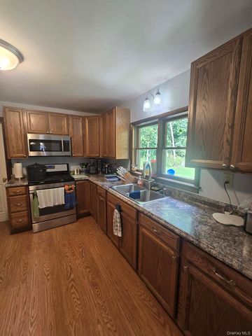 17 Green Lane, Slate Hill, NY 10973