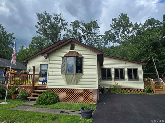 17 Green Lane, Slate Hill, NY 10973