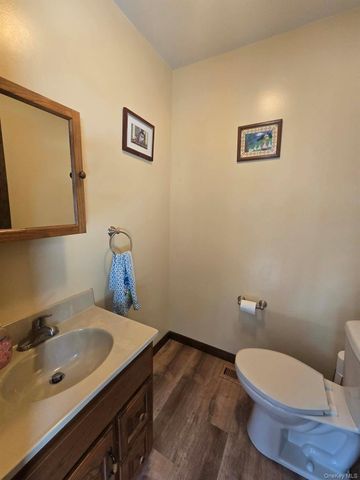 17 Green Lane, Slate Hill, NY 10973