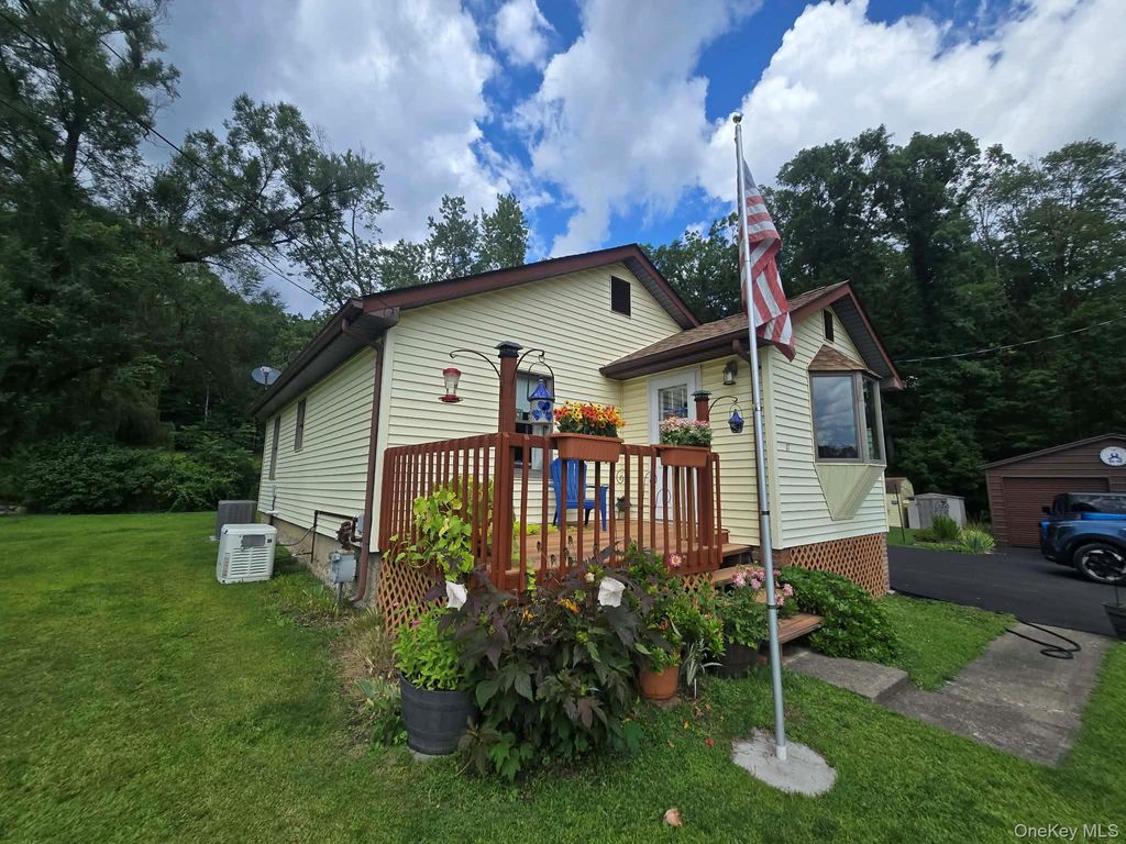 17 Green Lane, Slate Hill, NY 10973