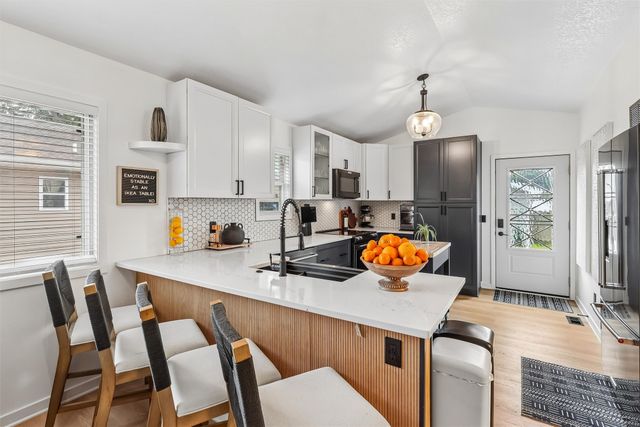 605 E Jackson Avenue, Des Moines, IA 50315