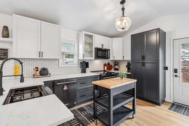 605 E Jackson Avenue, Des Moines, IA 50315