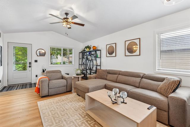 605 E Jackson Avenue, Des Moines, IA 50315