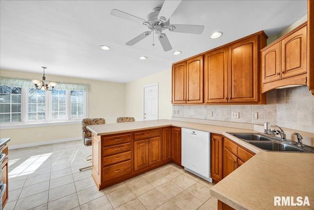 129 W COVENTRY Lane, Peoria, IL 61614