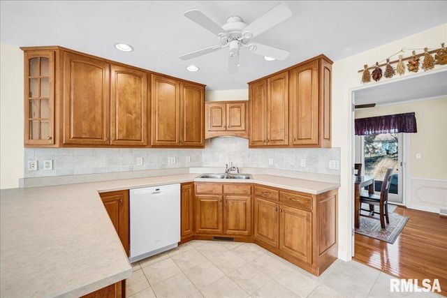 129 W COVENTRY Lane, Peoria, IL 61614