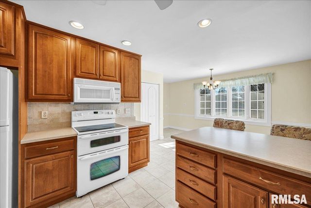 129 W COVENTRY Lane, Peoria, IL 61614