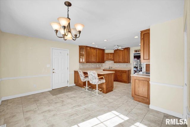 129 W COVENTRY Lane, Peoria, IL 61614