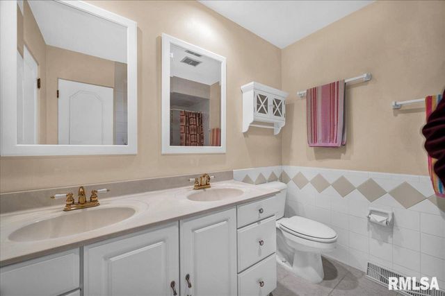 129 W COVENTRY Lane, Peoria, IL 61614