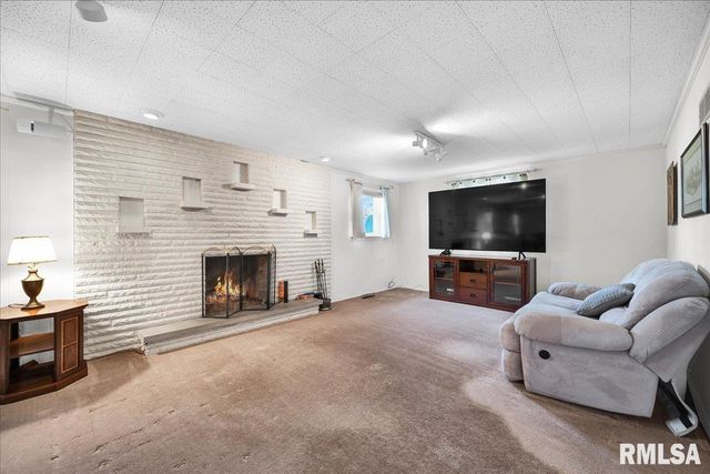 129 W COVENTRY Lane, Peoria, IL 61614