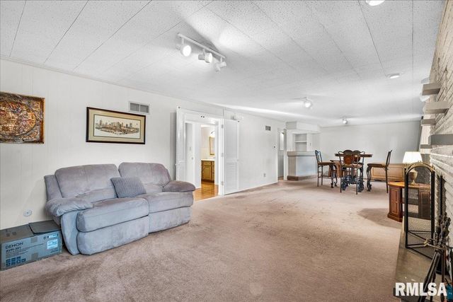 129 W COVENTRY Lane, Peoria, IL 61614