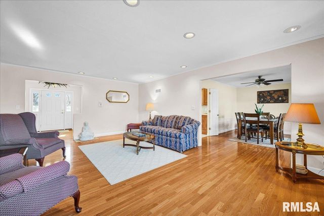 129 W COVENTRY Lane, Peoria, IL 61614