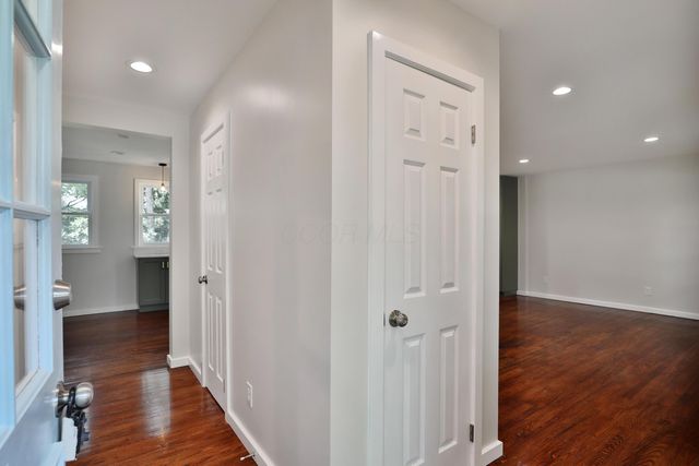 6815 Bowerman Street W, Worthington, OH 43085