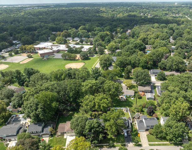 6815 Bowerman Street W, Worthington, OH 43085