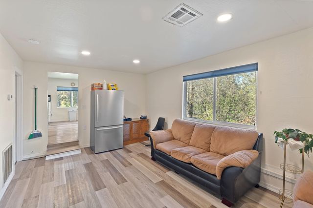 5001 Azalea Drive, Grants Pass, OR 97526