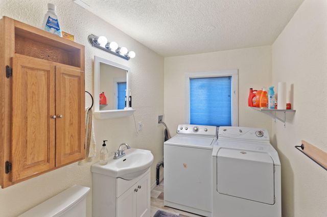 5001 Azalea Drive, Grants Pass, OR 97526