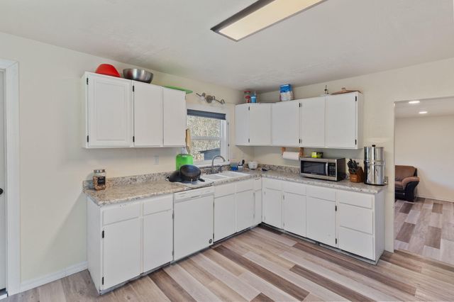 5001 Azalea Drive, Grants Pass, OR 97526