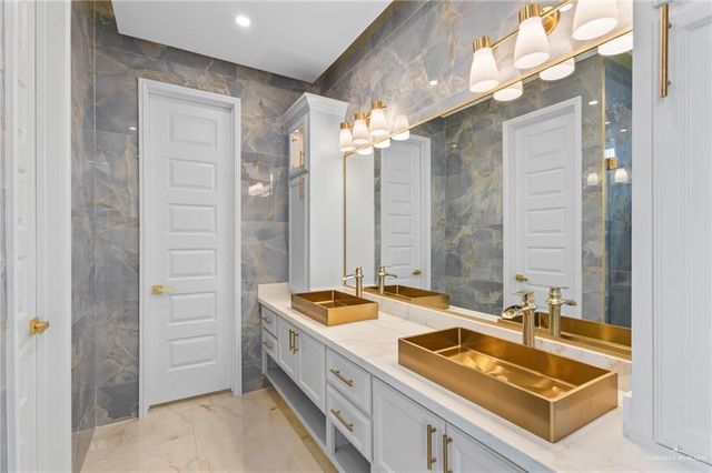 2817 E Conroe Road, Edinburg, TX 78542