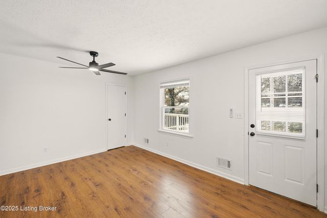 6312 Big Ben Dr, Louisville, KY 40291