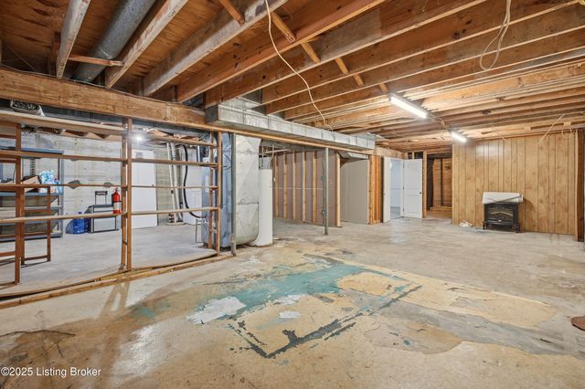 6312 Big Ben Dr, Louisville, KY 40291