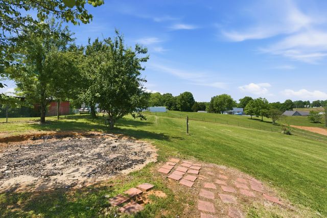 1346 Shahan Rd, Ashland City, TN 37015