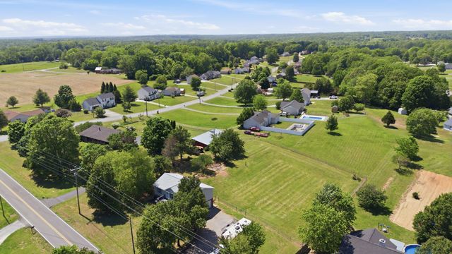 1346 Shahan Rd, Ashland City, TN 37015