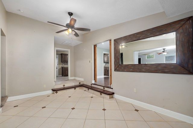 412 East Wayland Street, Springfield, MO 65807
