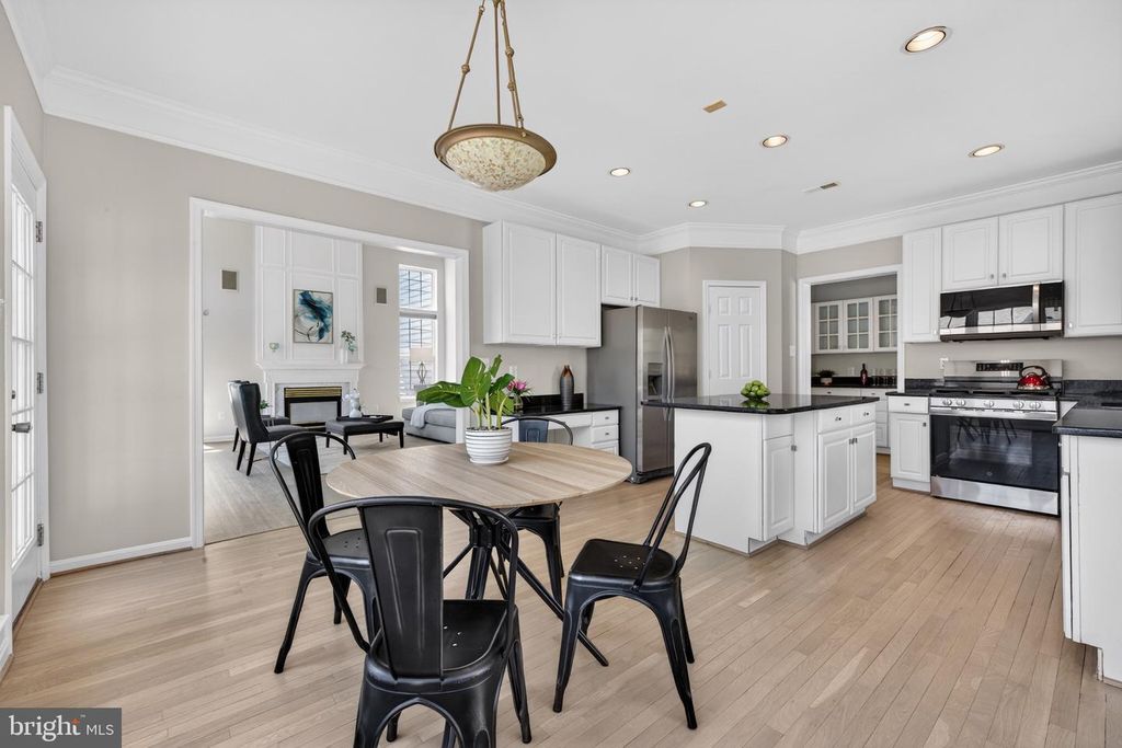 Image 13 of property listing at 13521 SANDERLING PL, Germantown, MD 20874