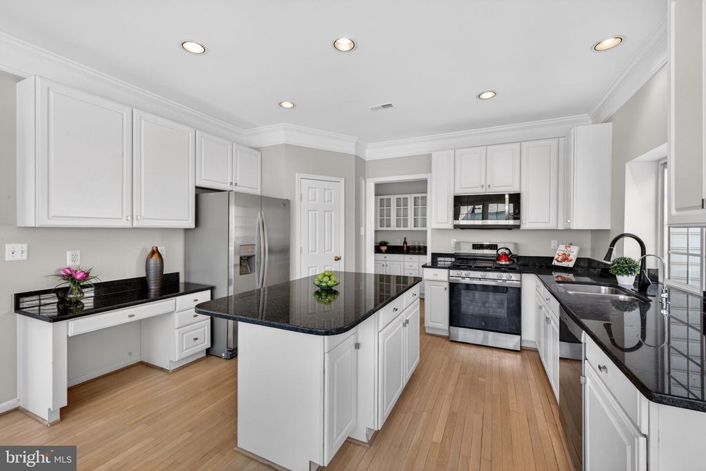 Image 15 of property listing at 13521 SANDERLING PL, Germantown, MD 20874