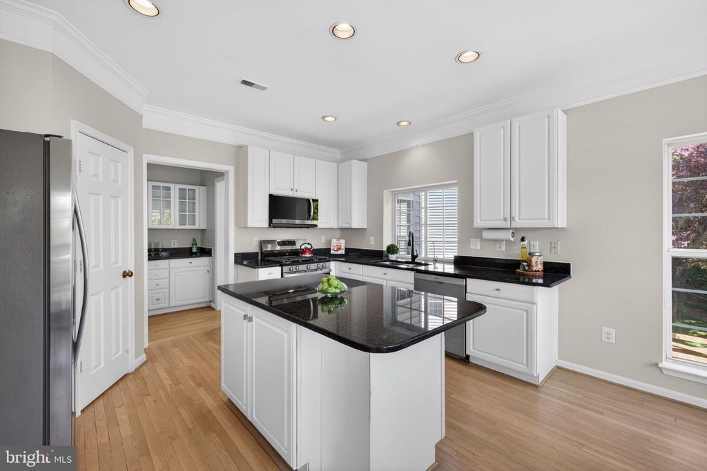 Image 17 of property listing at 13521 SANDERLING PL, Germantown, MD 20874