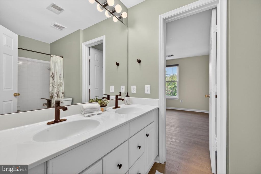 Image 36 of property listing at 13521 SANDERLING PL, Germantown, MD 20874