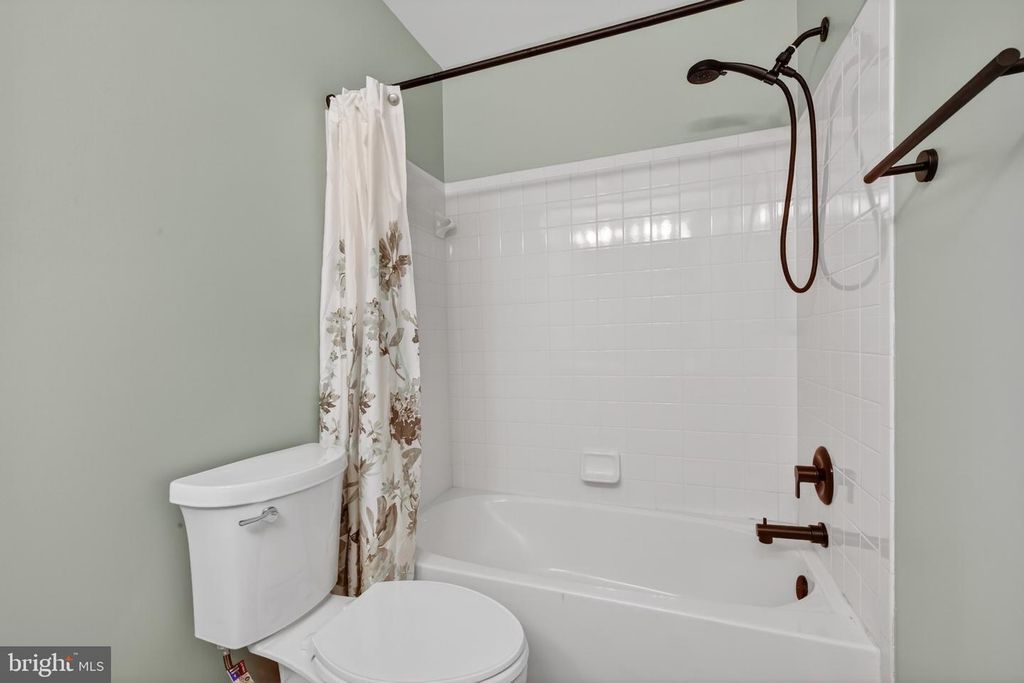 Image 37 of property listing at 13521 SANDERLING PL, Germantown, MD 20874