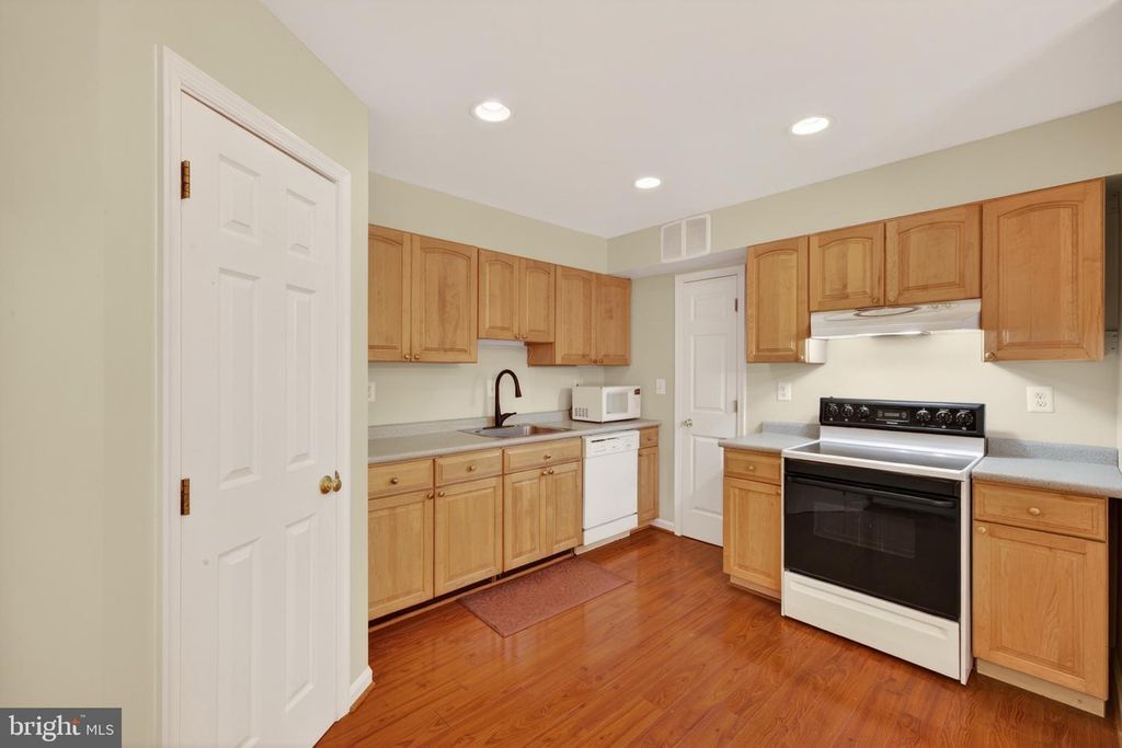 Image 41 of property listing at 13521 SANDERLING PL, Germantown, MD 20874