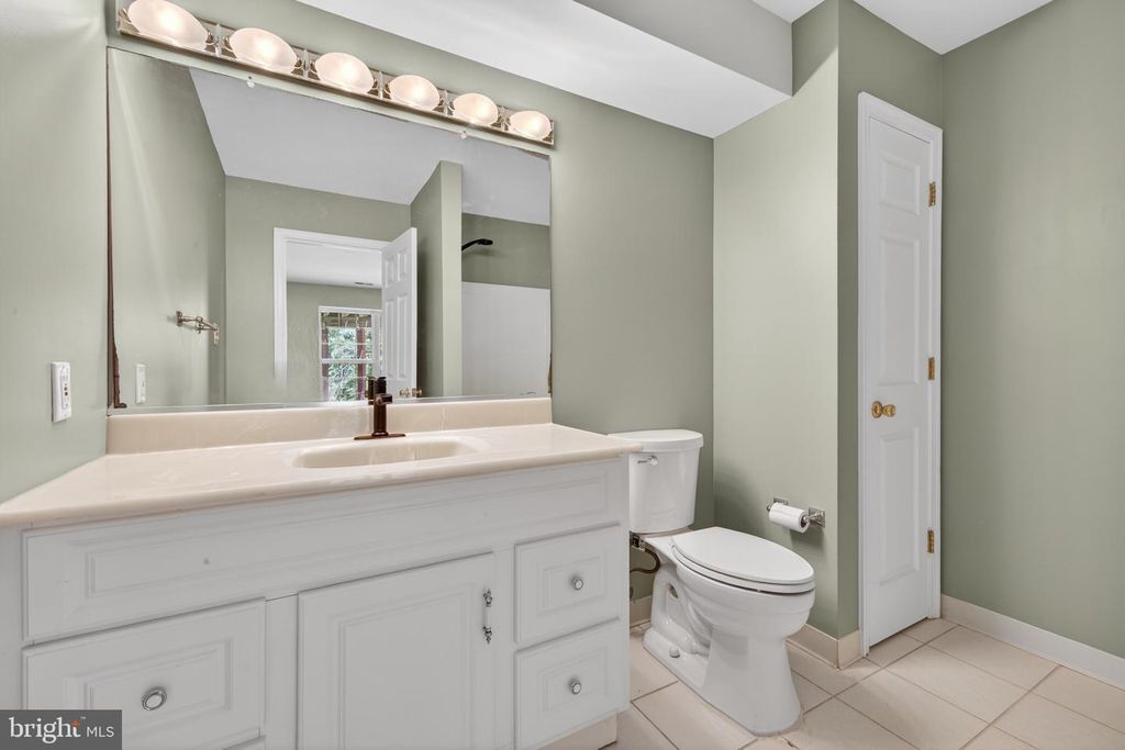 Image 46 of property listing at 13521 SANDERLING PL, Germantown, MD 20874